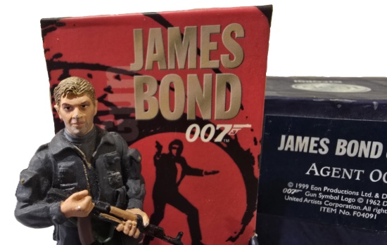 agent_006_james_bond_corgi_3jpg_305103573