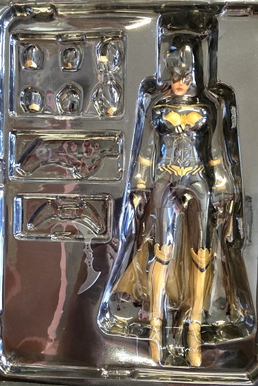 batgirl_play-arts-kai_square-enix_batman_5