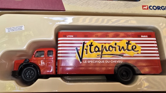 berliet_glr_fourgon_vitapointe_73006_corgi