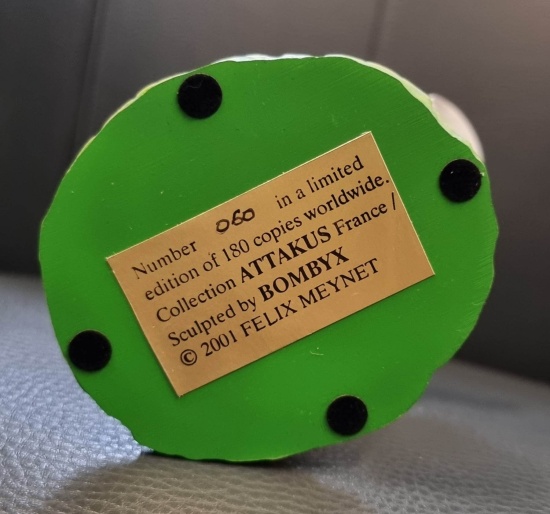 meynette_socle_c613_usa_attakus